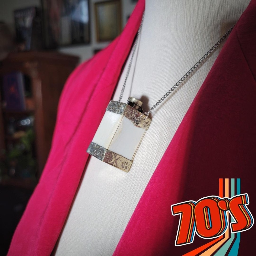 Vintage‎ 1970s Bone Perfume Bottle Pendant Necklace Silver Tone Boho Charm